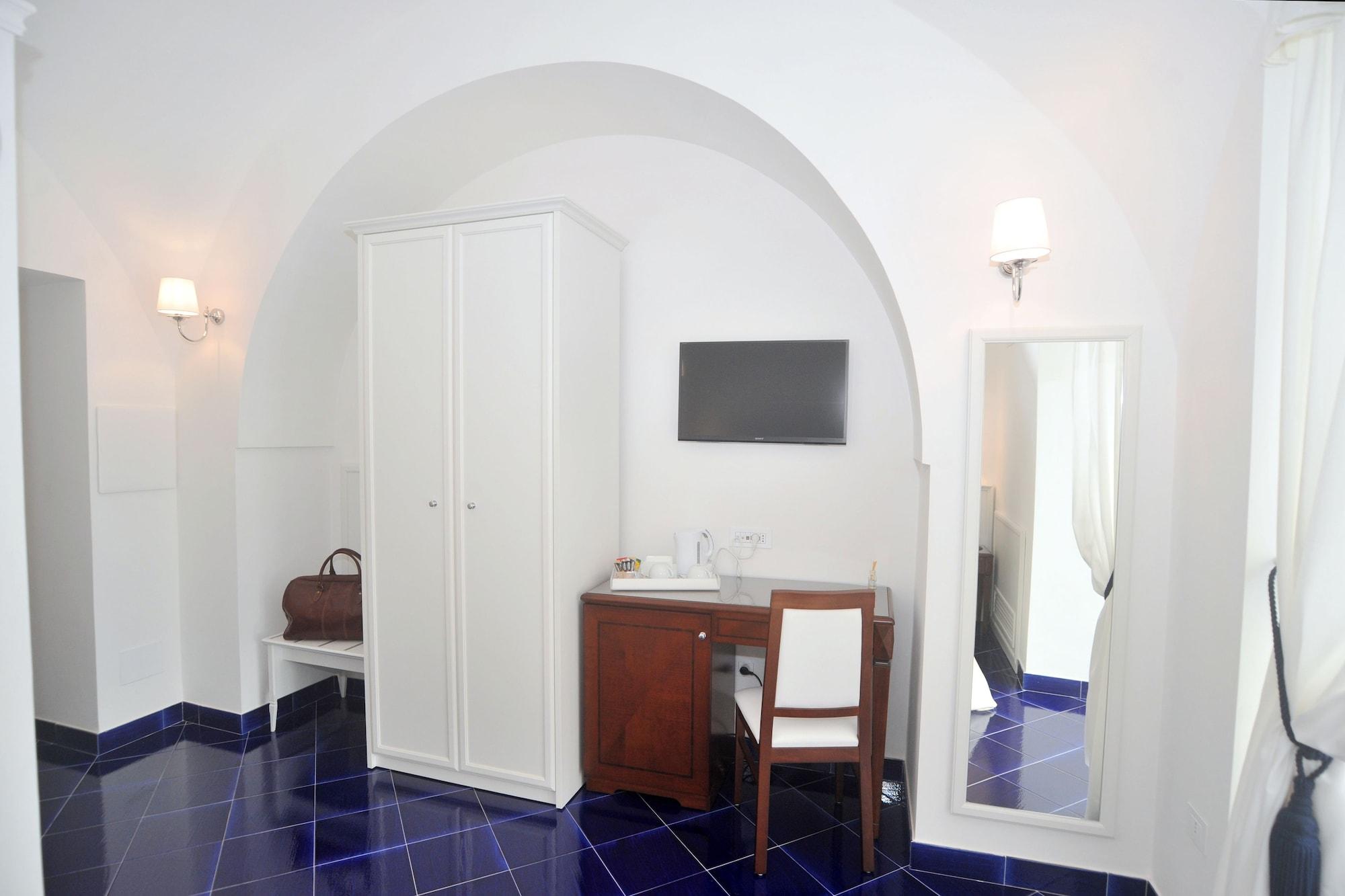 Core Amalfitano City Suites Экстерьер фото