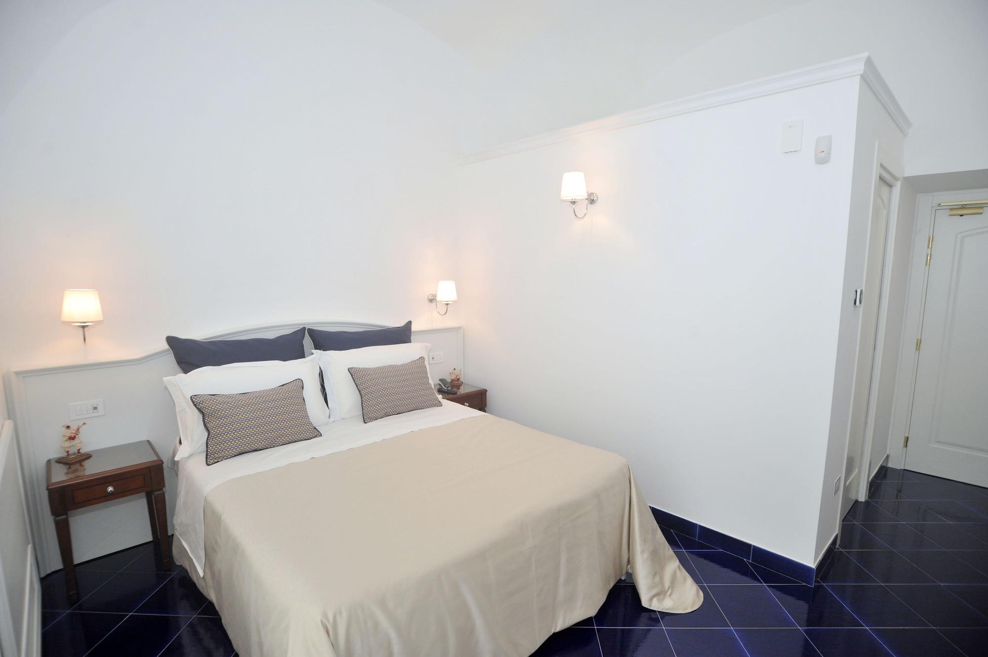 Core Amalfitano City Suites Экстерьер фото