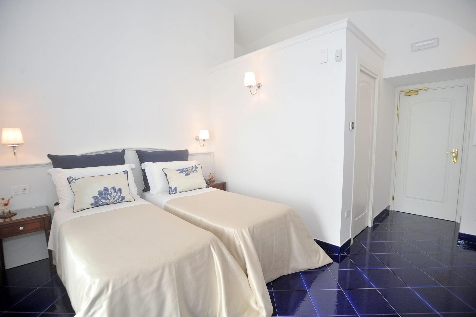 Core Amalfitano City Suites Экстерьер фото