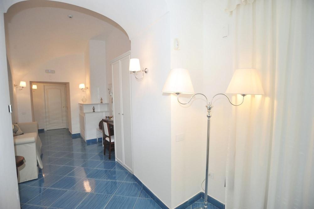 Core Amalfitano City Suites Экстерьер фото