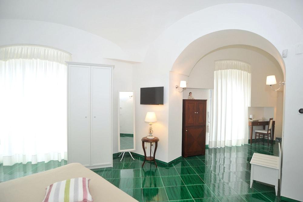 Core Amalfitano City Suites Экстерьер фото