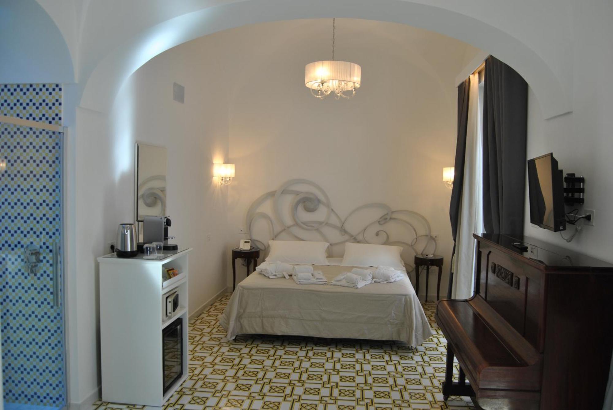 Core Amalfitano City Suites Экстерьер фото