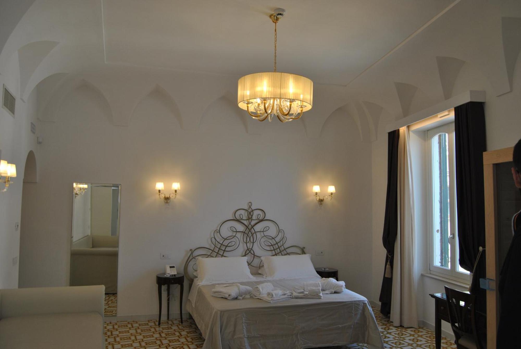 Core Amalfitano City Suites Экстерьер фото